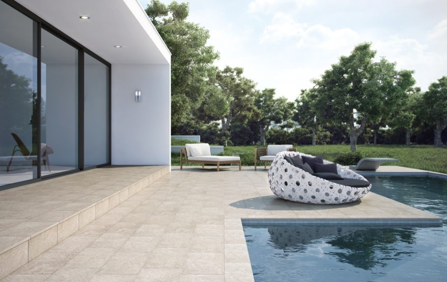 Cerâmica que imita pedra para pátio moderno com piscina - Wild Rock Beige 30x60 da Recer