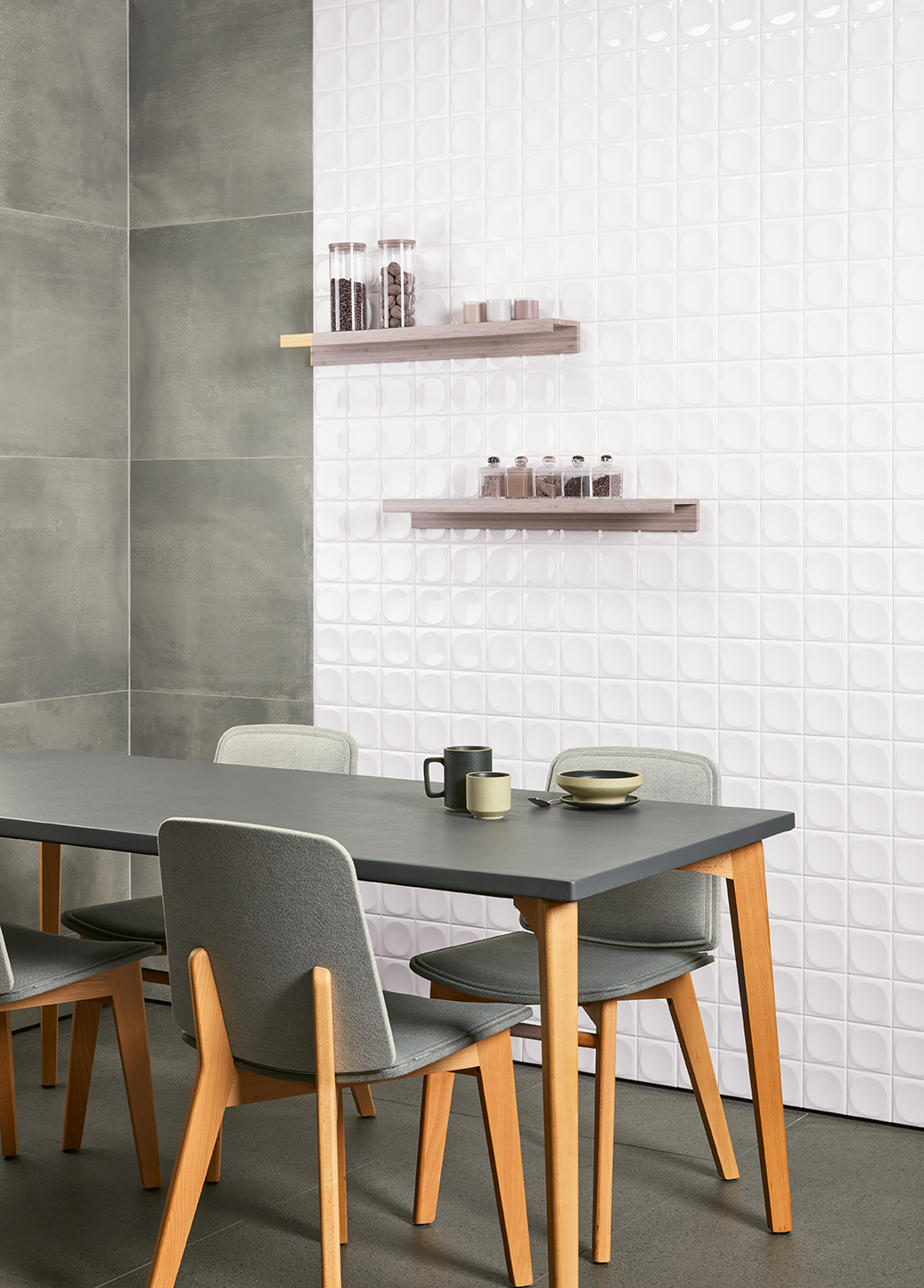 Naprec On White M10x10, Sphata Soft Dark Grey 60x60R