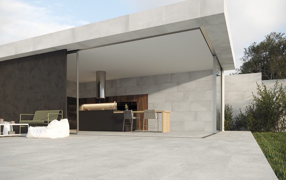 Cerâmica com efeito de cimento Grand Stone Grey 30x60, da Recer, num pátio sofisticado.