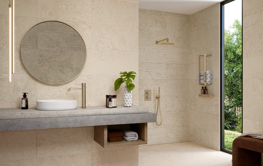 Cerâmica com efeito de pedra sedimentada para casas de banho elegantes - Palazzo Beige da Recer.