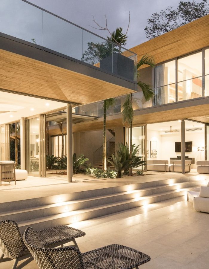 Cerâmica antiderrapante Born Stone Grey, da Recer, numa residência luxuosa na Costa Rica.