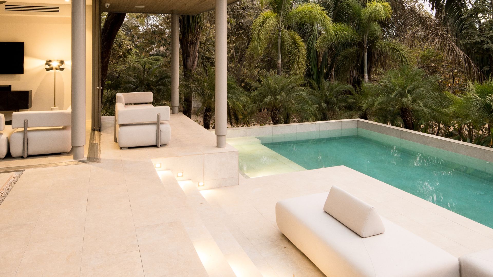 ceramica-born-stone-grey-piscina-exterior-luxuosa-costa-rica-recer