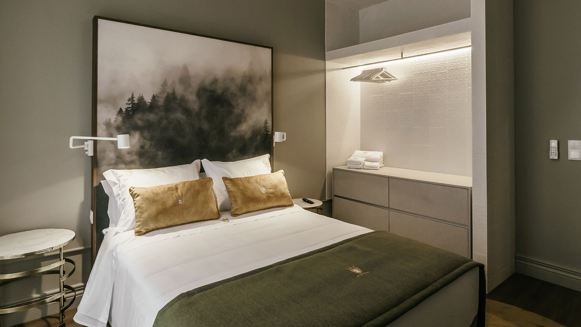 azulejo-triplex-quarto-hotel-royal-collection-guarda-roupa-recer